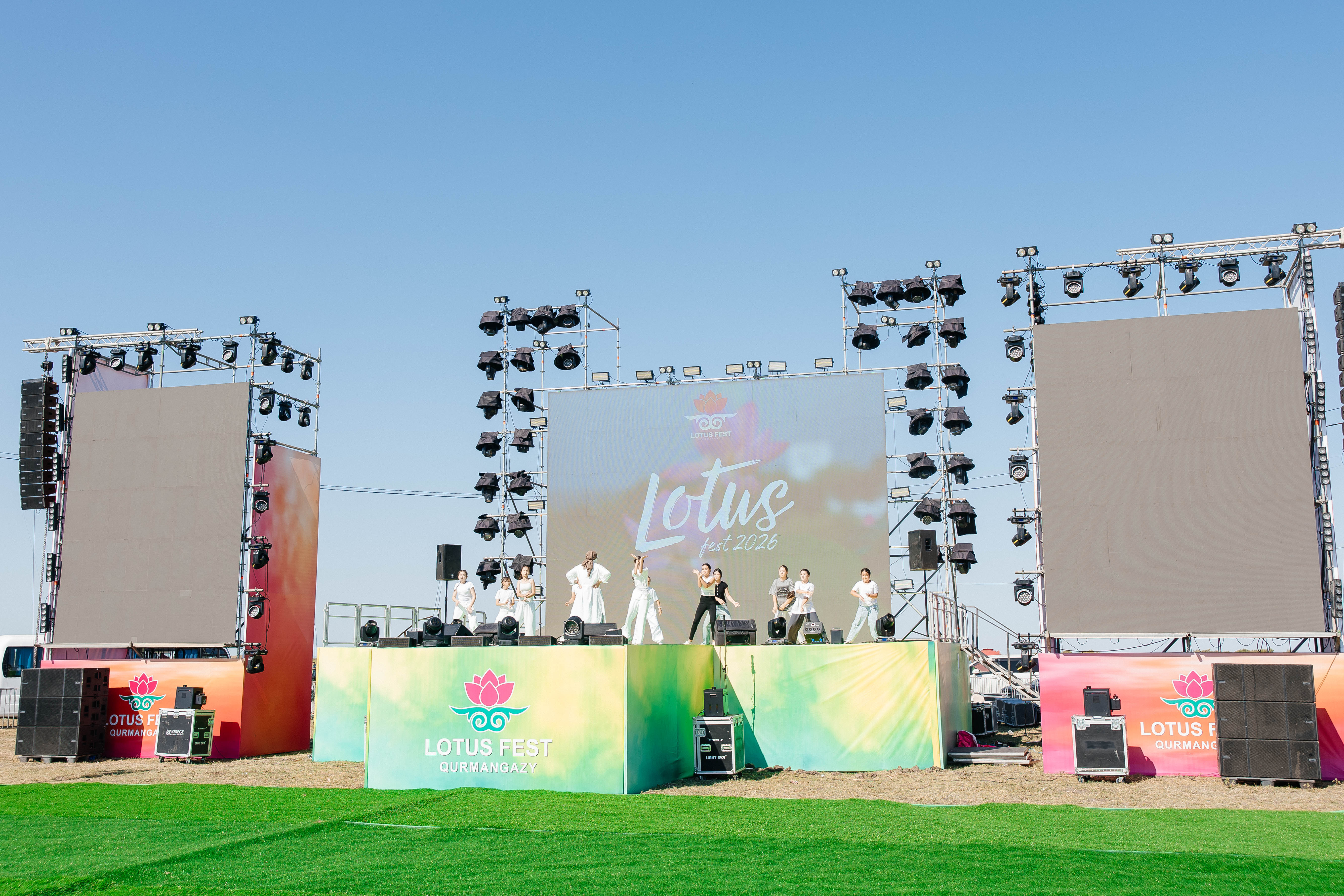 На берегу реки Кигач стартовал фестиваль «Lotus Fest»