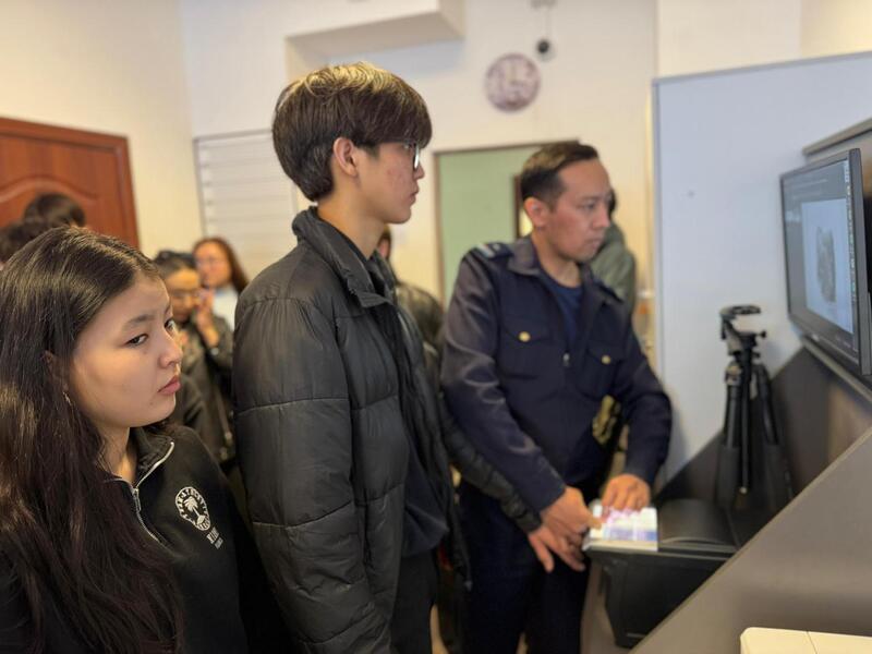 Год рабочих профессий: экскурсию по аэропорту организовали для столичных школников