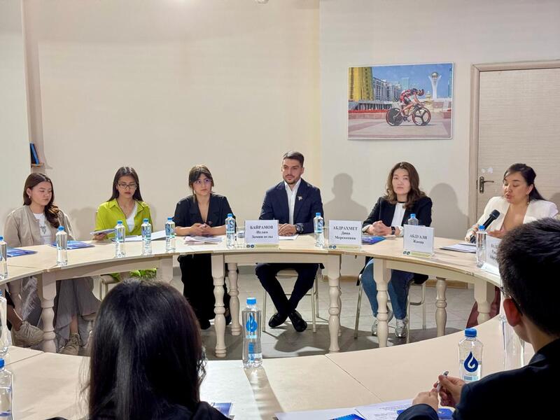 Лидеры нового поколения: открытый диалог с активной молодежью столицы провели в Доме дружбы