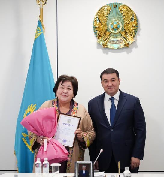 ТУРКЕСТАН: ОПЫТНЫЙ ГОСУДАРСТВЕННЫЙ СЛУЖАЩИЙ ВЫШЛА НА ЗАСЛУЖЕННЫЙ ОТДЫХ