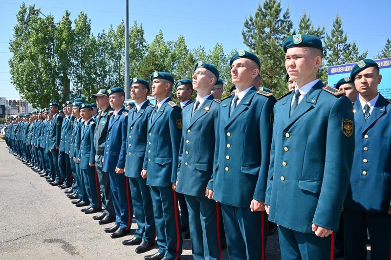 Казахстанские военнослужащие почтили память Сагадата Нурмагамбетова