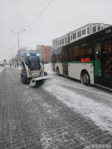 В Астане на снегоуборочные работы вывели более 1,7 тыс. единиц спецтехники
