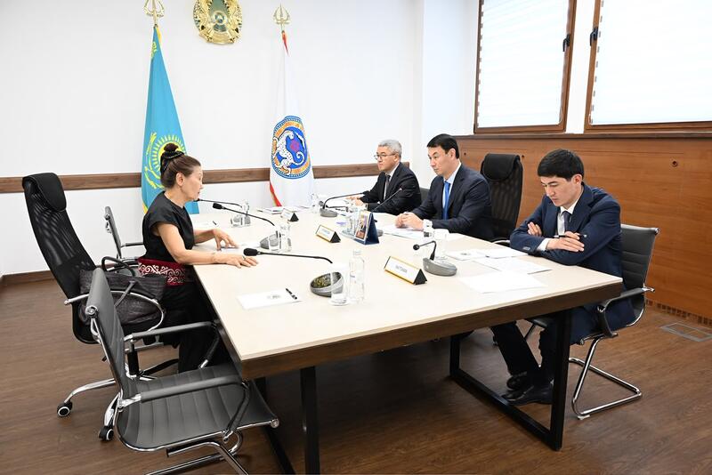 Алматы әкімі Дархан Сатыбалды азаматтарды жеке мәселесі бойынша қабылдады