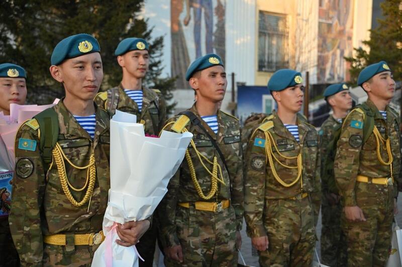 Исполнили долг перед Родиной: в Астане близкие торжественно встретили солдат