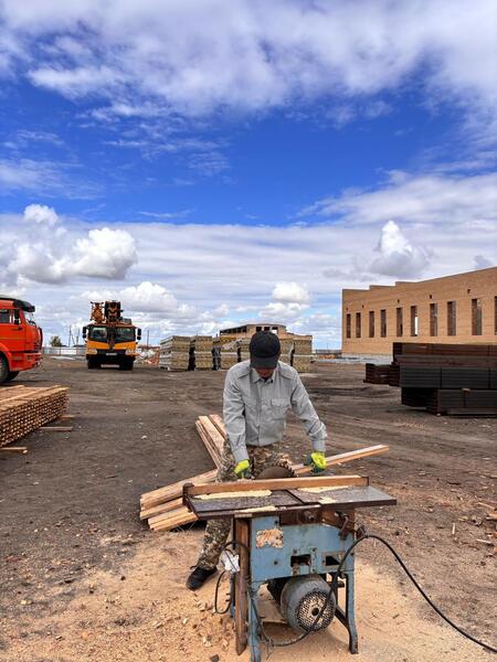 В Аксуатском районе строятся новые спортивные объекты
