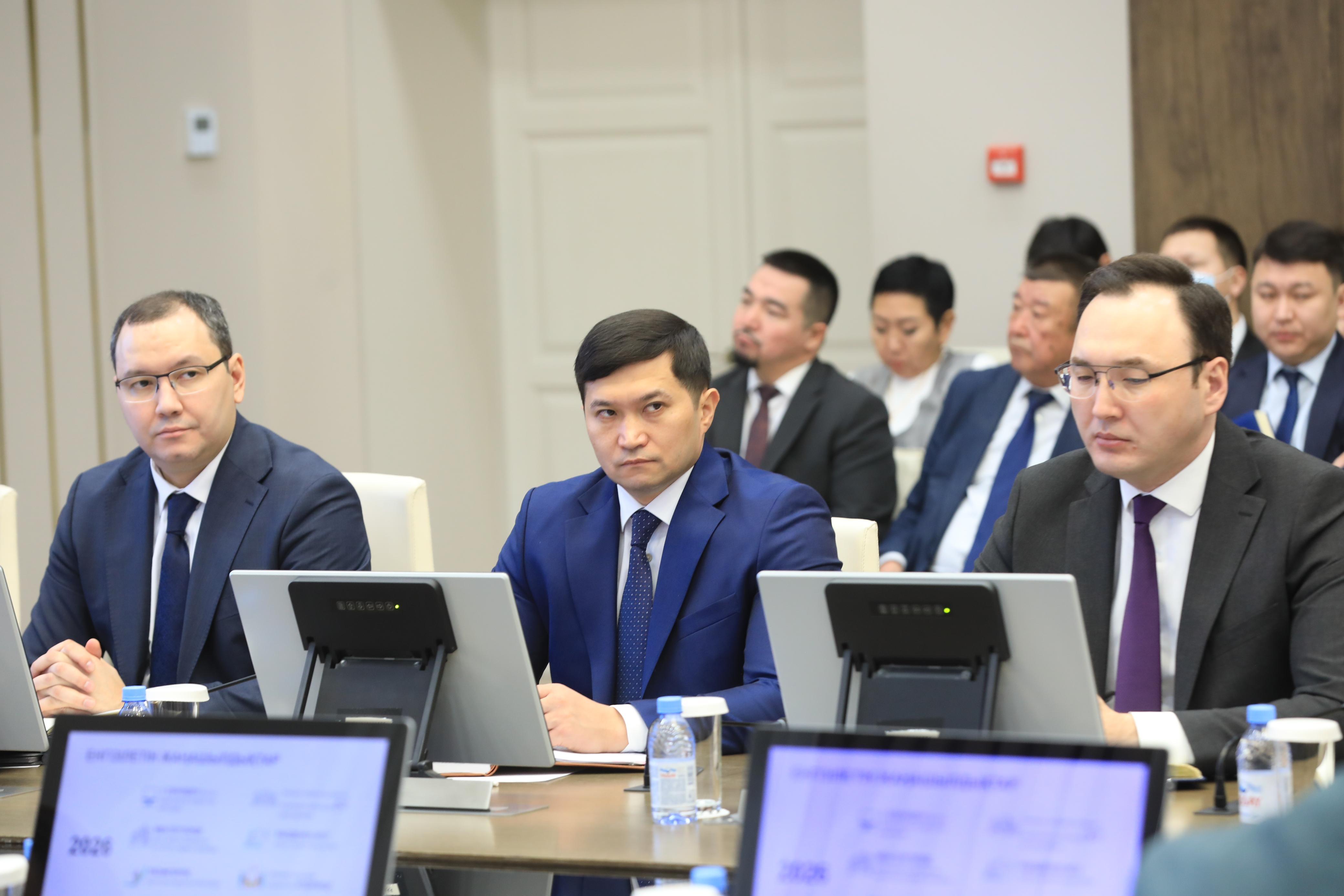 На очередном аппаратном совещании рассмотрены два вопроса