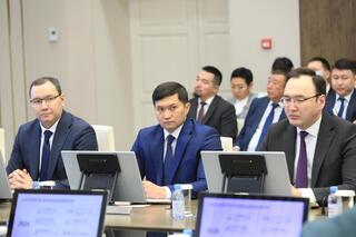 На очередном аппаратном совещании рассмотрены два вопроса