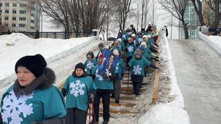 «Снежинка»: в Астане для пенсионеров провели открытый урок по скандинавской ходьбе