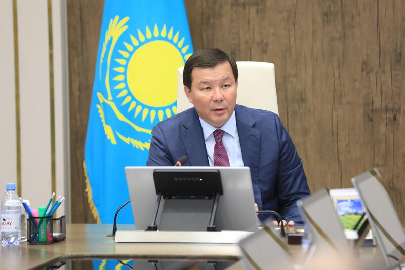 Аким Актюбинской области потребовал ускорить реконструкцию железнодорожных вокзалов