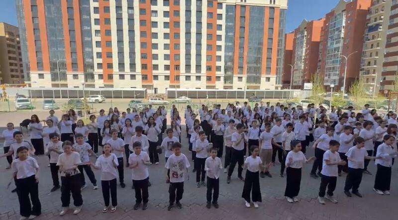 «Зарядись чистотой»: в Астане прошла необычная акция
