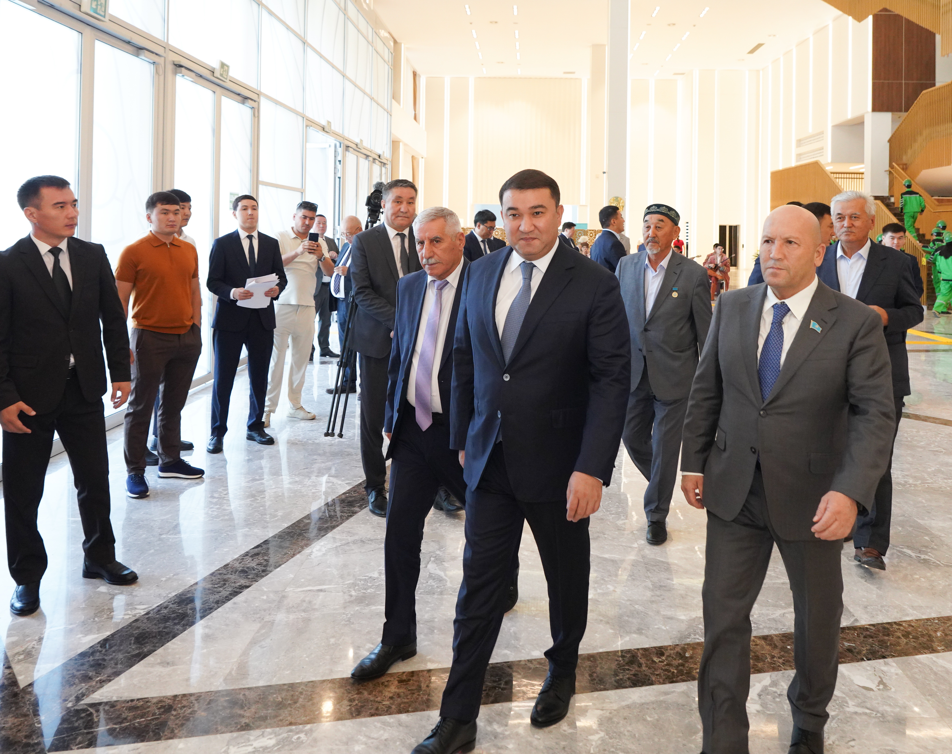 В ТУРКЕСТАНСКОЙ ОБЛАСТИ ЧЕСТВОВАЛИ СТРОИТЕЛЕЙ