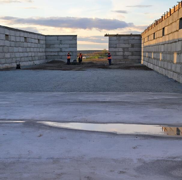 Аким области Асаин Байханов посетил село Кеменгер Павлодарского района, где ознакомился с реализацией крупных инвестиционных проектов и проверил ход строительства физкультурно-оздоровительного комплекса