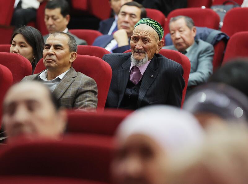 Аким Жамбылской области поздравил писателя и драматурга Елена Алимжана с 80-летием