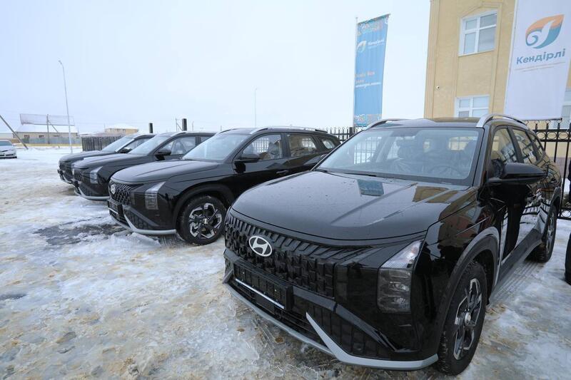 В селе Кендерли открыли новое здание акимата, вручили служебные автомобили