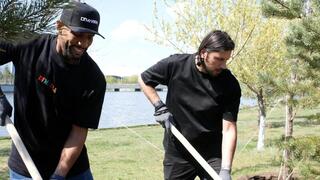 В Астане высадили деревья звёзды мирового футбола