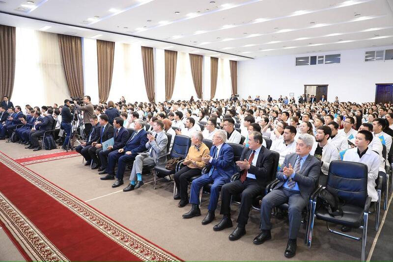 В Актобе авторы QazVac и эксперты в сфере медицины обсудили с будущими врачами национальные ценности