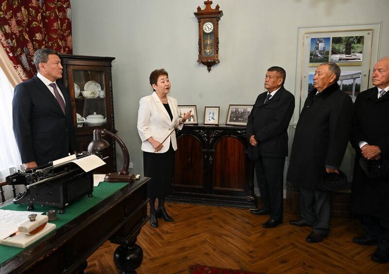 В честь Дня пожилых людей аким области встретился с ветеранами