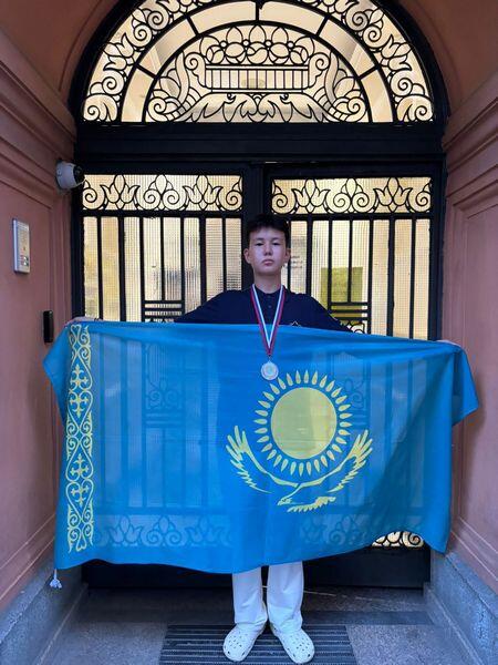 Карагандинский школьник завоевал серебро международной олимпиады по географии