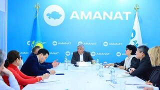 Ермаганбет Булекпаев провёл приём жителей в филиале партии Amanat  