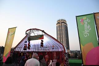 «Жұлдызды Алматы»: на площади Астана прошел праздничный концерт в честь Наурыза