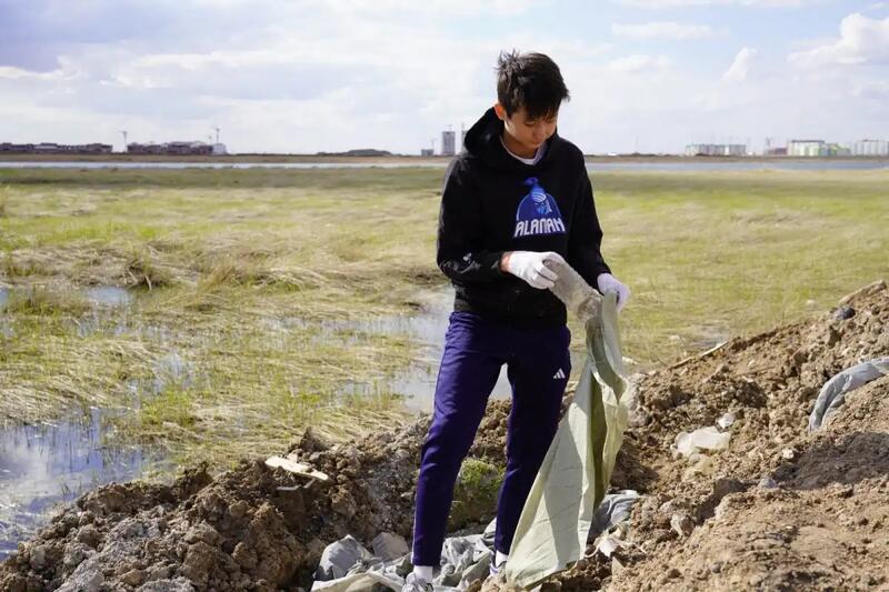 «Таза Қазақстан»: столичные школьники в рамках акции разделились на три команды и определили сильнейшего