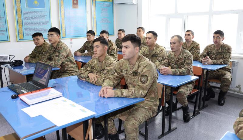 Министр обороны проинспектировал военные объекты в Кызылординской области