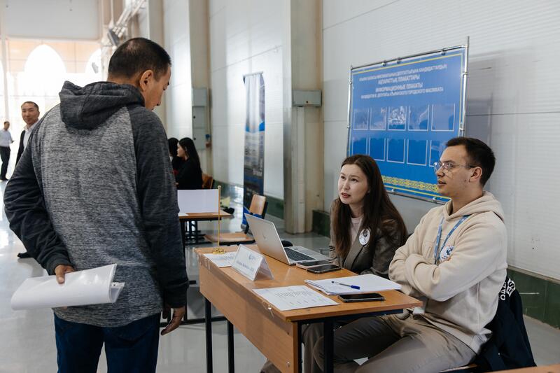 На ярмарке, посвящённой Дню труда, было предложено более 700 вакансий