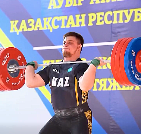 Карагандинский штангист установил три рекорда на республиканском чемпионате