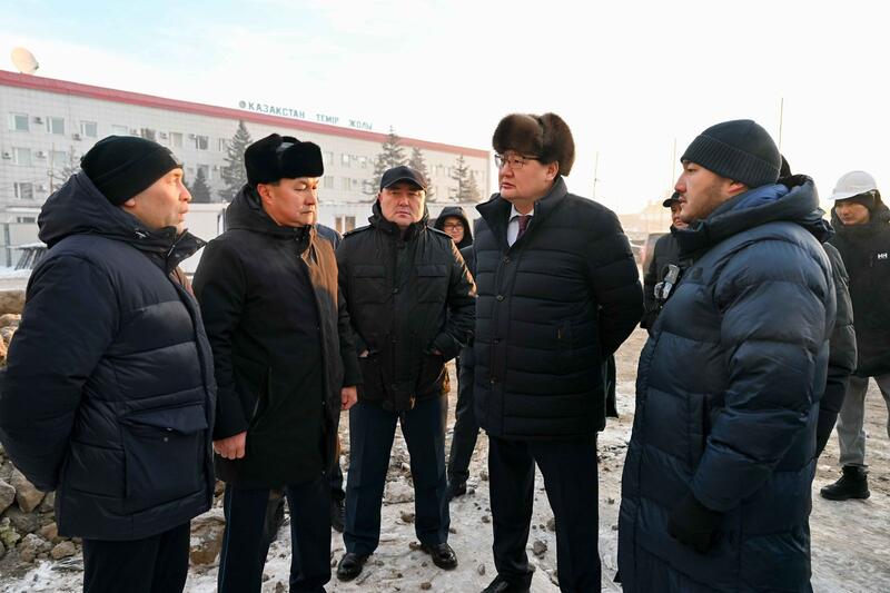 Здание железнодорожного вокзала в Семее модернизируется