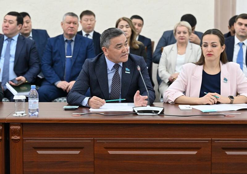 Аким СКО отчитался перед депутатами