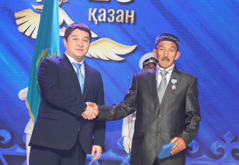 В Мангистау ко Дню Республики прошло торжественное мероприятие