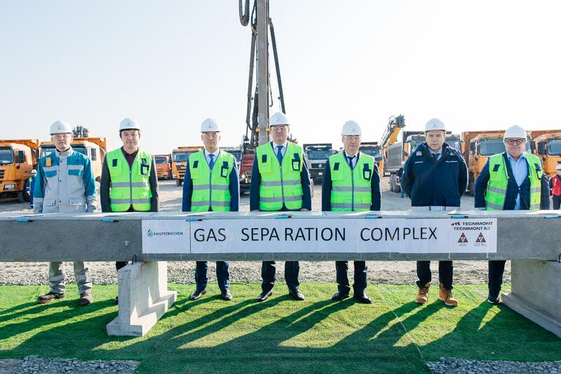 В Атырауской области забили первые сваи Газосепарационного комплекса