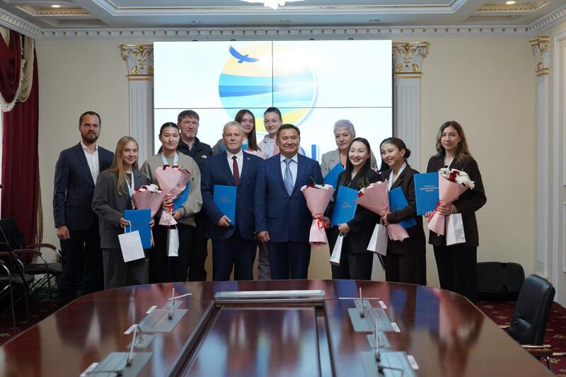 Аким Акмолинской области встретился с баскетбольной командой «Окжетпес»