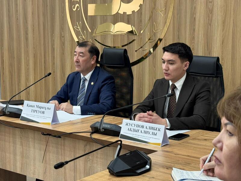 Проект новой Конституции Казахстана обсудили на встрече с сотрудниками и студентами столичного вуза