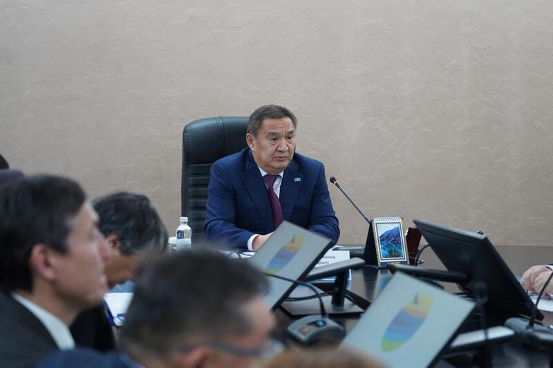 Аким Акмолинской области Марат Ахметжанов встретился с членами общественного совета