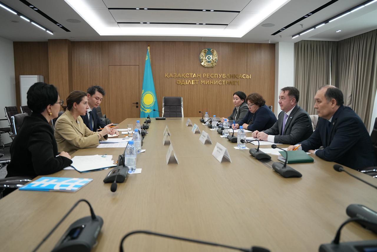 Министр юстиции Ерлан Сарсембаев встретился с Джерен Гюрес — Главой офиса «ООН-женщины»