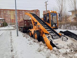 Более тысячи единиц спецтехники задействуют в уборке снега ночью в Астане