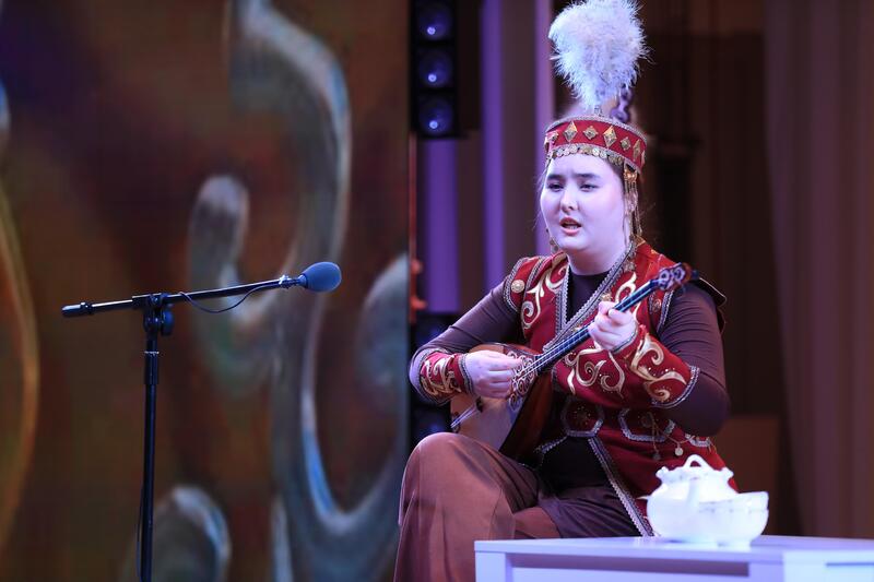 В Актобе молодые жыршы в течение суток исполняют героический эпос