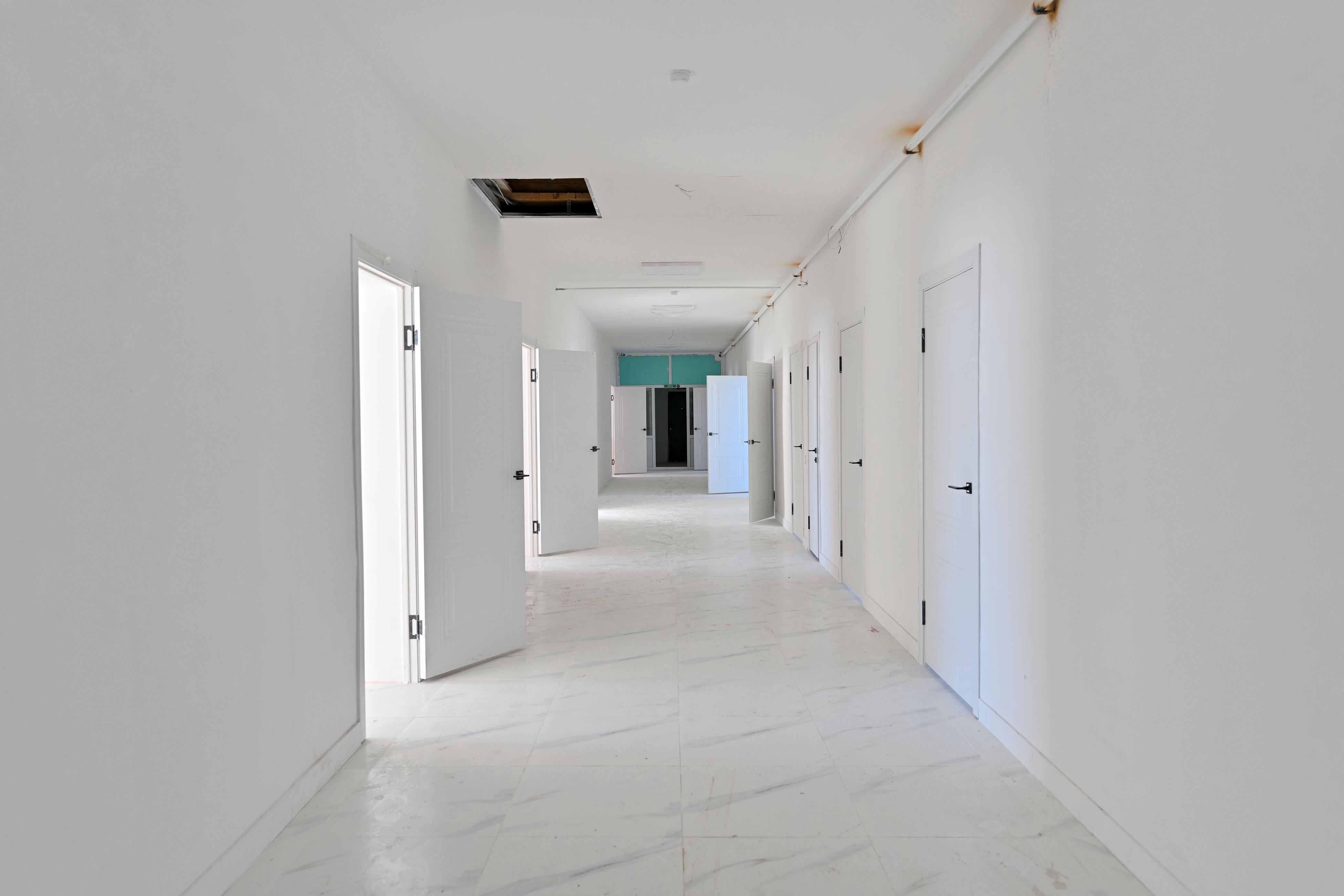 Аким области посетил недостроенные объекты в Абайском районе