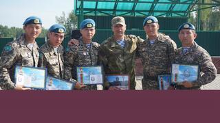 Пятеро казахстанских десантников удостоены права ношения нагрудного знака «Доблесть и мастерство»