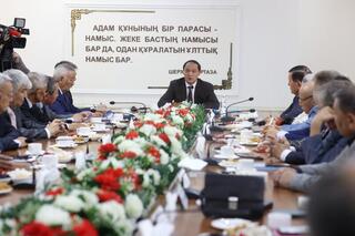 Ербол Карашукеев встретился с представителями интеллигенции