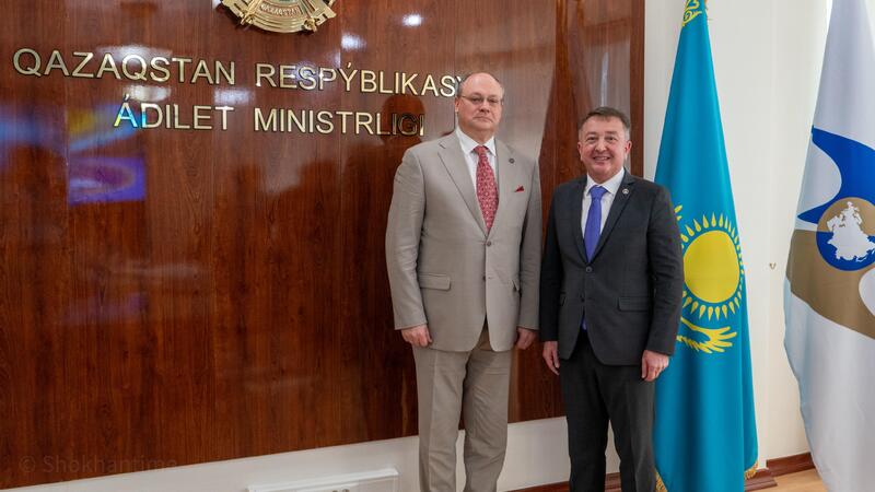 Министр юстиции РК Ерлан Сарсембаев встретился с делегацией Суда Евразийского экономического союза (ЕАЭС)