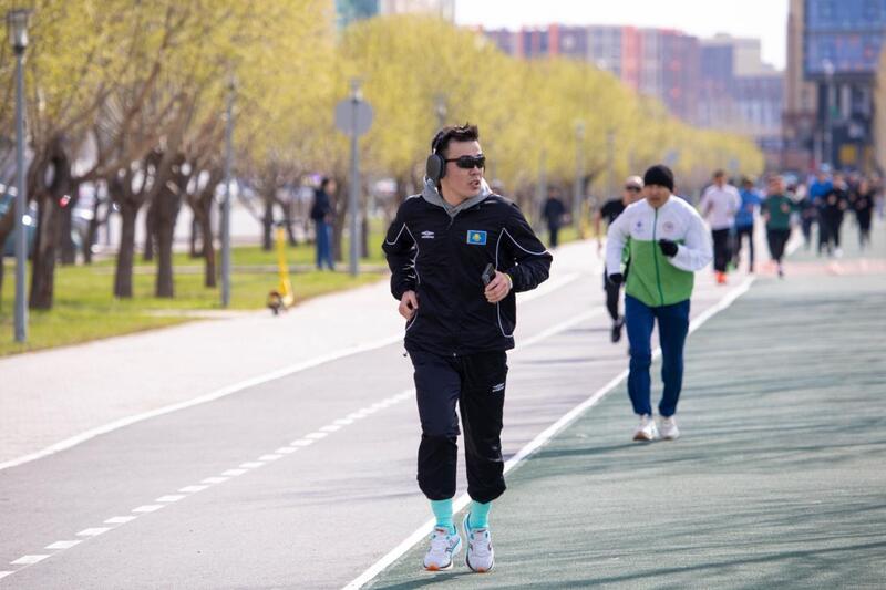 «Таза Қазақстан»: около 1200 человек приняли участие в акции по уборке территории на открытии бегового сезона в Астане