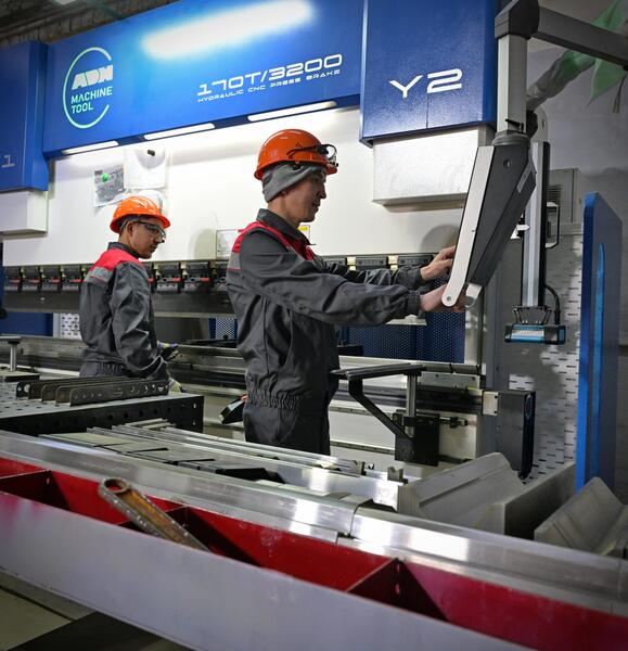 Аким области Асаин Байханов в рамках рабочей поездки посетил ряд инвестиционных объектов региона, ознакомился с ходом строительства гостиницы «Novotel», а также побывал на предприятиях центральной промышленной зоны областного центра