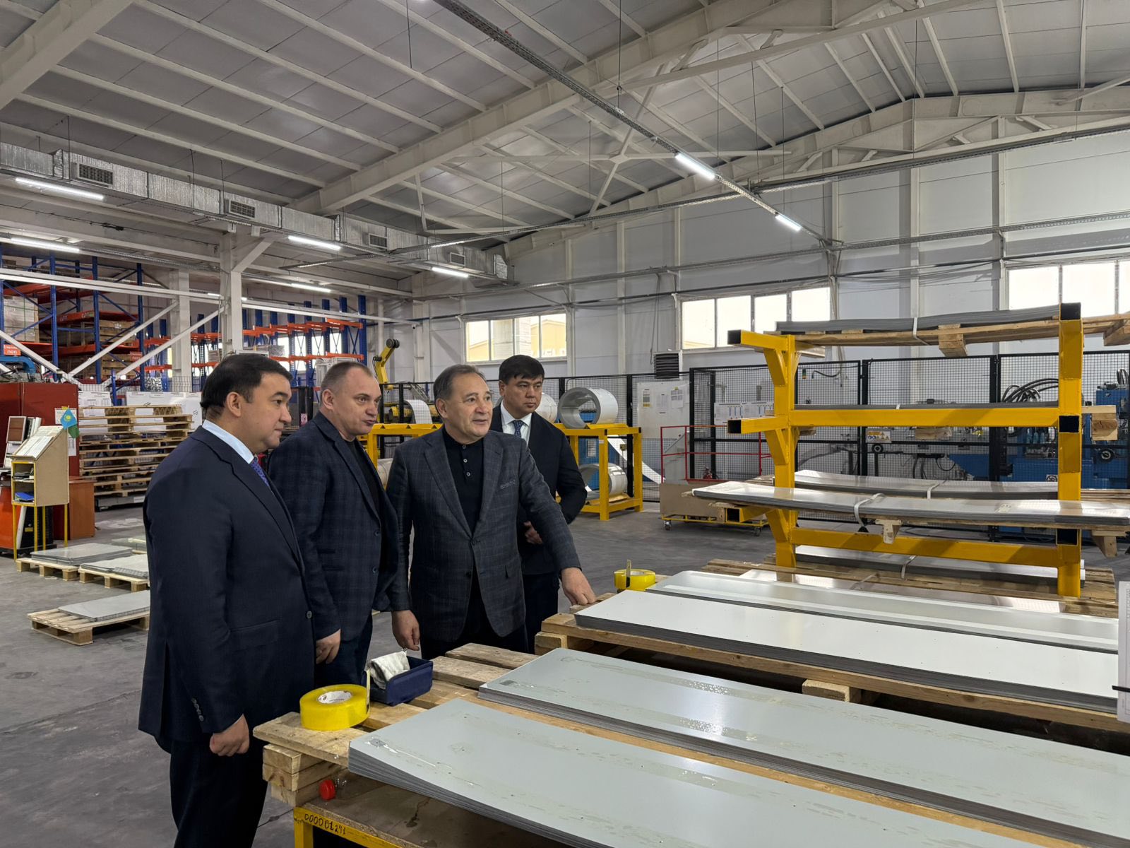 ЕРАЛЫ ТОГЖАНОВ ОЗНАКОМИЛСЯ С ИНДУСТРИАЛЬНЫМ ПОТЕНЦИАЛОМ ТУРКЕСТАНСКОЙ ОБЛАСТИ