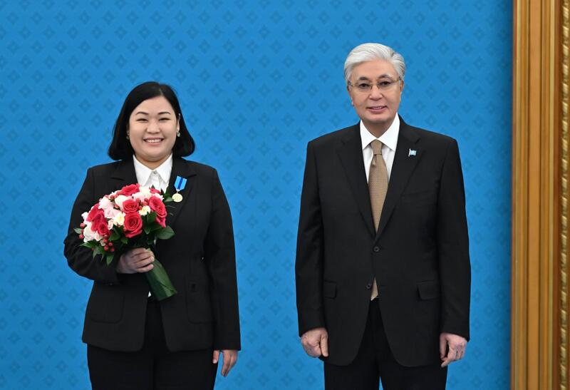 ГЛАВА ГОСУДАРСТВА ВРУЧИЛ КЛЮЧИ ОТ КВАРТИР МОЛОДЫМ УЧЕНЫМ