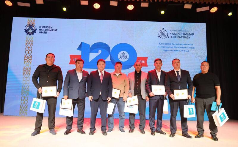 В Мангистау отметили 120-летие профсоюзного движения