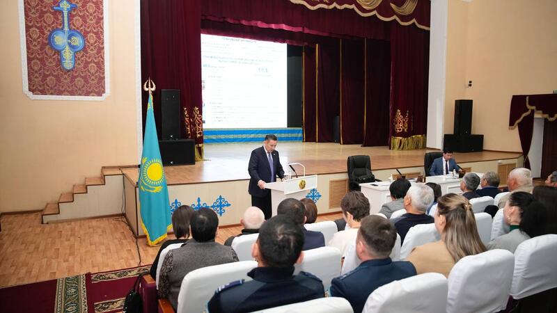 Аким ВКО провел встречу с населением района Самар