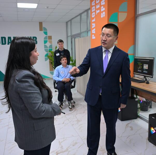 Асаин Байханов посетил региональный Pavlodar Hub и ознакомился с ходом развития IT-экосистемы региона