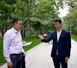 Аким Алматы Дархан Сатыбалды выразил недовольство заменой бордюров и асфальта без серьезных дефектов и повреждений